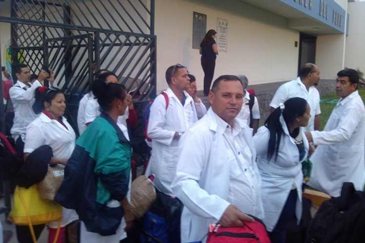 Médicos cubanos en Perú
