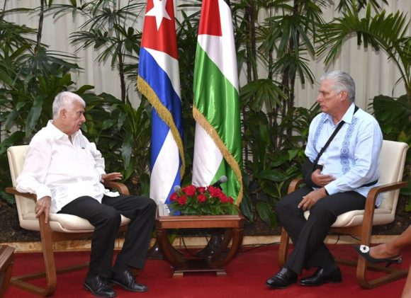 Encuentro entre Díaz-Canel y Akram Mohammad Samhan.