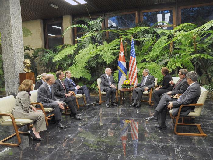 La Habana, 21 feb.- El General de Ejército Raúl Castro Ruz, presidente de los Consejos de Estado y de Ministros, recibió ayer  martes a una delegación del Congreso de los Estados Unidos encabezada por el senador demócrata por el estado de Vermont, Patrick Leahy.