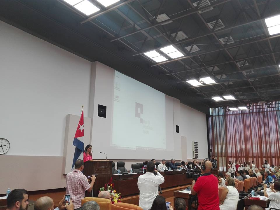 Asiste Presidente Cubano a clausura de Conferencia de Informáticos