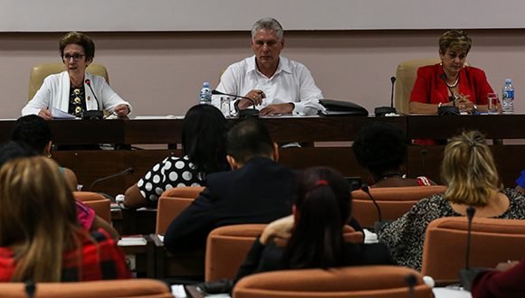 Díaz-Canel asiste al tercer día de trabajo en comisiones de la Asamblea Nacional