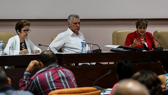 El presidente Miguel Díaz-Canel en la sala 3 del Palacio de Convenciones. Foto: Abel Padrón Padilla/Cubadebate.