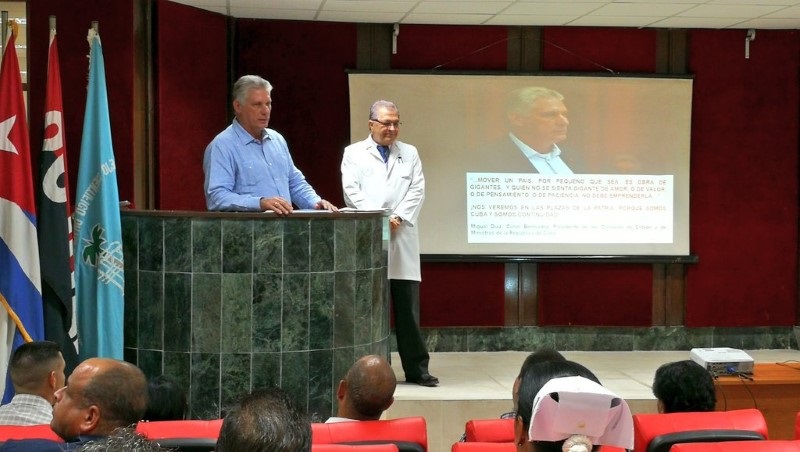A que este centro se convierta en el motor impulsor de la Ciencia y la Tecnología en Cuba, en la especialidad ortopédica, llamó el presidente Díaz-Canel a los trabajadores del emblemático hospital 