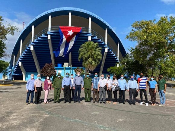 Presidente cubano visita Universidad del Deporte en La Habana