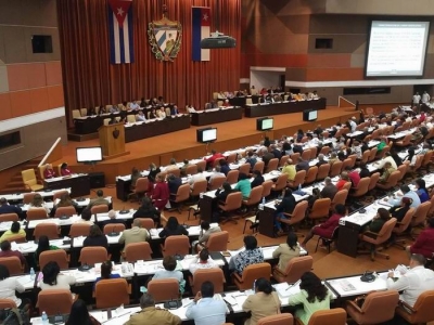 Diputados cubanos analizan en plenaria proyectos legislativos 