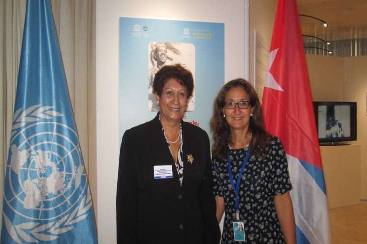 Buergo, embajadora de Cuba ante la Unesco junto a Ena Elsa Ena Elsa Velázquez Buergo, embajadora de Cuba ante la Unesco junto a Ena Elsa Ena Elsa Velázquez