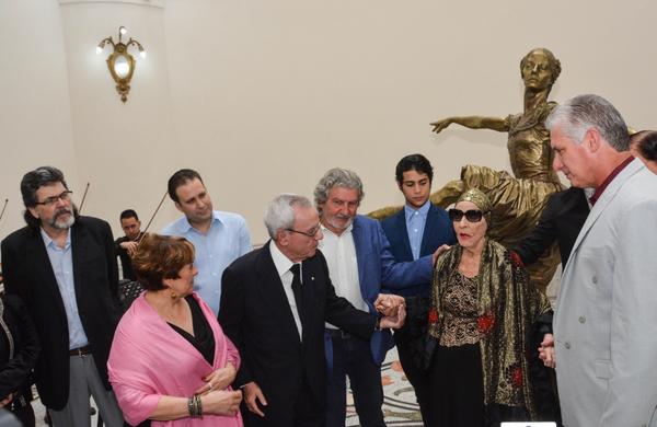 Eusebio Leal, Miguel Díaz Canel y otras personalidades develan escultura de Alicia Alonso
