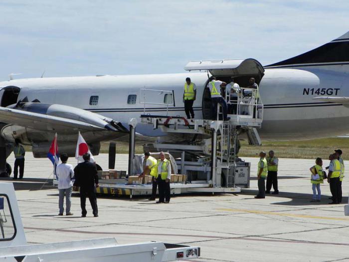 Avión japonés con ayuda humanitaria para Cuba