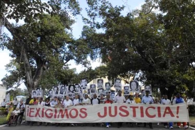 Manifestación exigiendo justicia sobre el atentado a avión de cubana