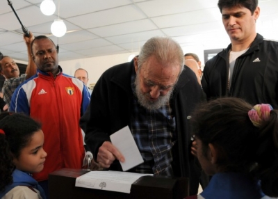 Fidel votando