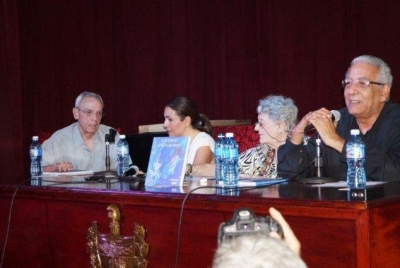 Natalia Bolívar con Eusebio Leal y otros miembros de jurado