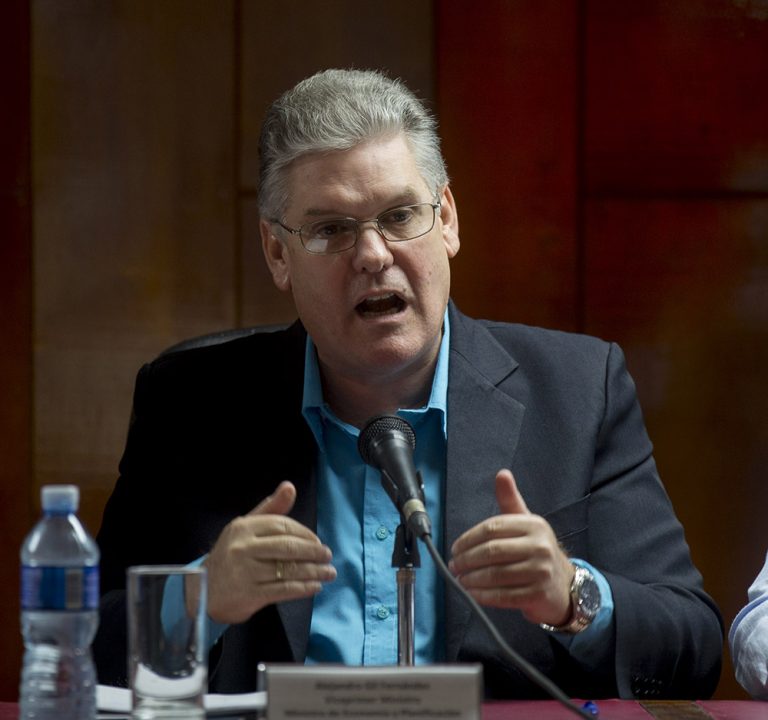 ministro de Economía y Planificación, Alejandro Gil Fernández