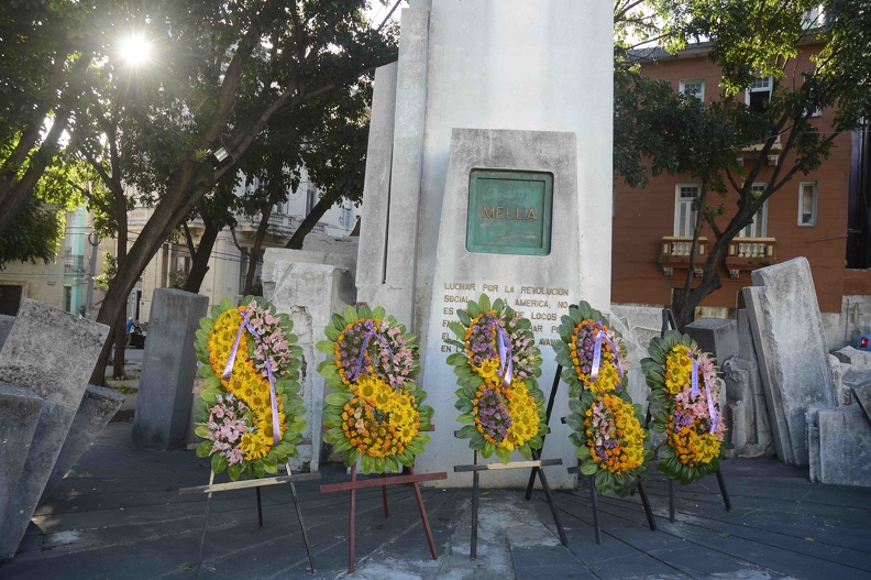 Ofrenda floral de Díaz-Canel en homenaje a Julio Antonio Mella