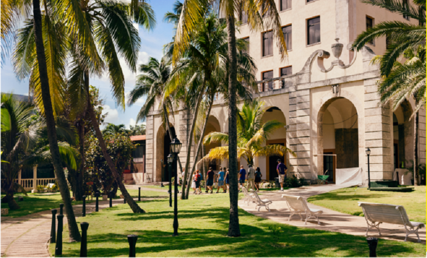 El Hotel Nacional, uno de varios lugares en La Habana, donde el personal de la Embajada dijo haberse enfermado por un fuerte ruido. (Foto: Vanity Fair).