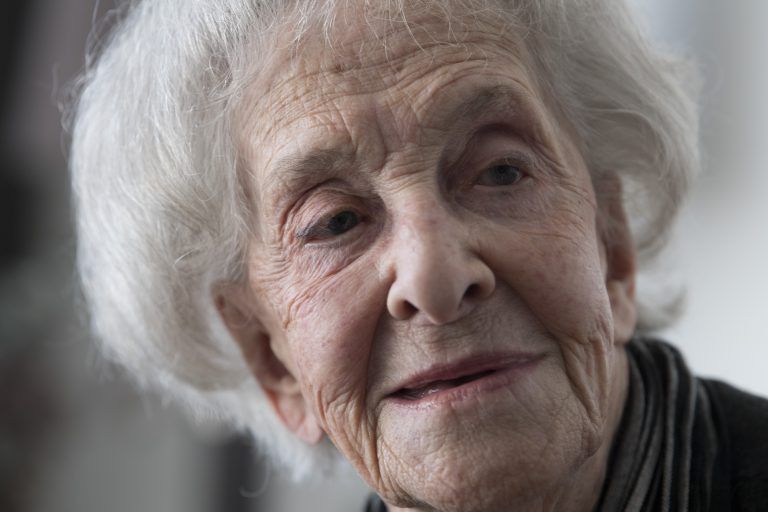 Ida Vitale, el pasado septiembre de 2018 en su casa. Foto: AFP