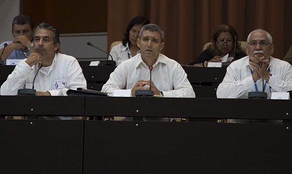 El Ministerio de Comunicaciones informó a los diputados sobre la Política Integral para el Perfeccionamiento de la Informatización de la Sociedad en Cuba.
