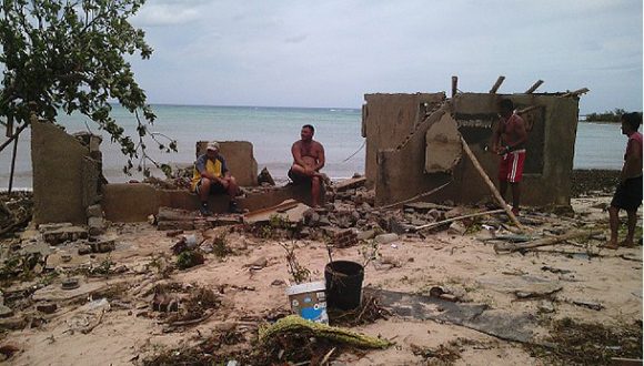 El huracán Irma dejó más de dos mil 400 viviendas dañadas en Holguín. Foto: Raul Oliva/ ¡ahora! El huracán Irma dejó más de dos mil 400 viviendas dañadas en Holguín. Foto: Raul Oliva/ ¡ahora!