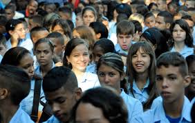 Estudiantes cubanos festejan aniversario de la FEEM
