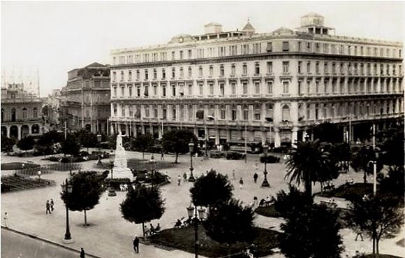 Foto de la Manzana de Gómez durante la neocolonia. Foto: Archivo.