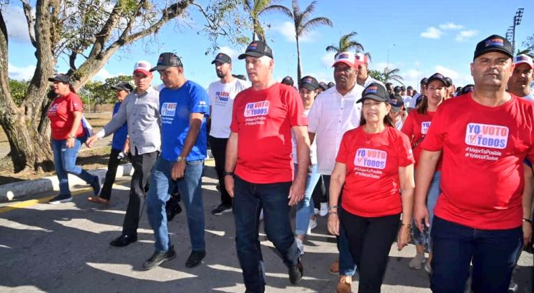 Encabeza presidente de Cuba marcha a favor de unidad del pueblo