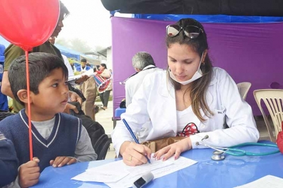 Médicos cubanos en Bolivia
