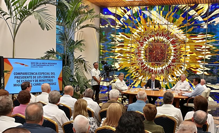 Mesa redonda durante la comparecencia especial del Presidente, Miguel Díaz-Canel en la Mesa Redonda