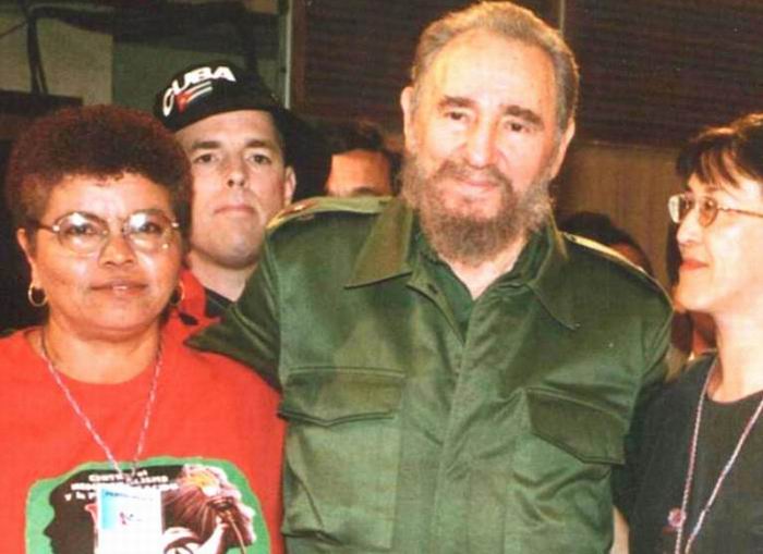 Milagros Rivera Pérez, Presidenta del Comité de Solidaridad con Cuba en Puerto Rico y Directora de la Brigada Juan Ríus Rivera, atesora varias fotos con el líder de la Revolución, Fidel Castro, y lo nombra como el mejor amigo de la humanidad