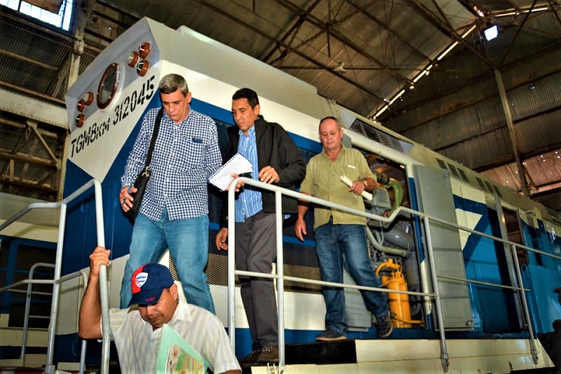 El ministro de transporte visita Holguín