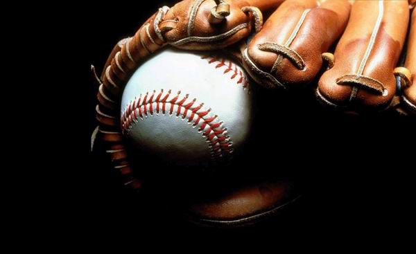 Guante y pelota de béisbol