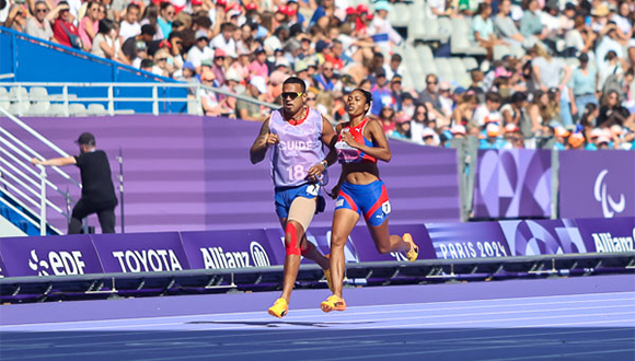 Omara Durand clasificó a la semifinal de los 400 metros (T12)