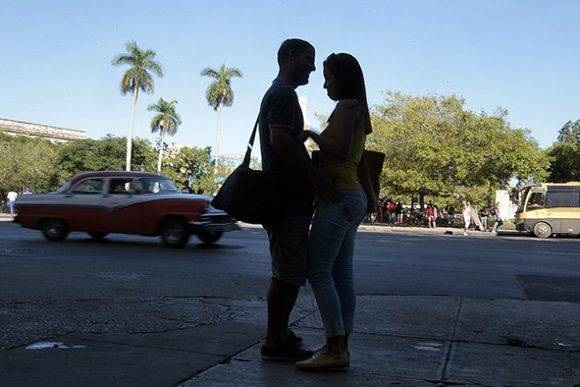 Parejas cubanas: ¿El corazón usa billetera?