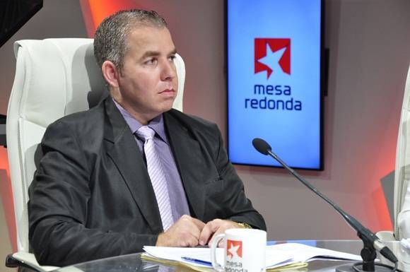 Vladimir Regueiro Ale, Director de Ingresos del MFP es panelista habitual en el espacio radio-televisivo para comentar de estos temas. Foto: Roberto Garaicoa/ Cubadebate.