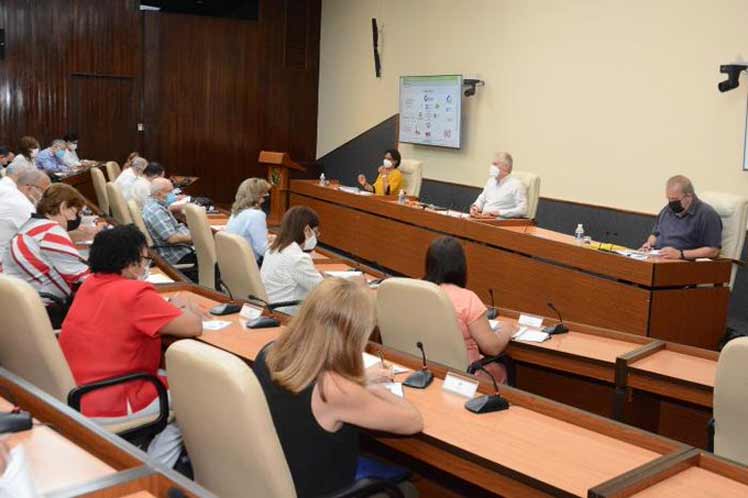 Presidente de Cuba abogó por aplicación de la ciencia