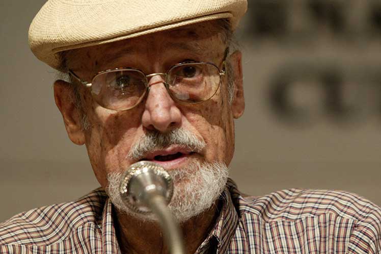 poeta y ensayista cubano Roberto Fernández Retamar
