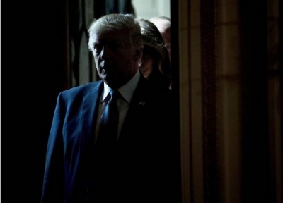 Trump, espera para participar en un evento del Mes de la Herencia Hispana en la Sala Este de la Casa Blanca el 6 de octubre de 2017 en Washington, DC. 