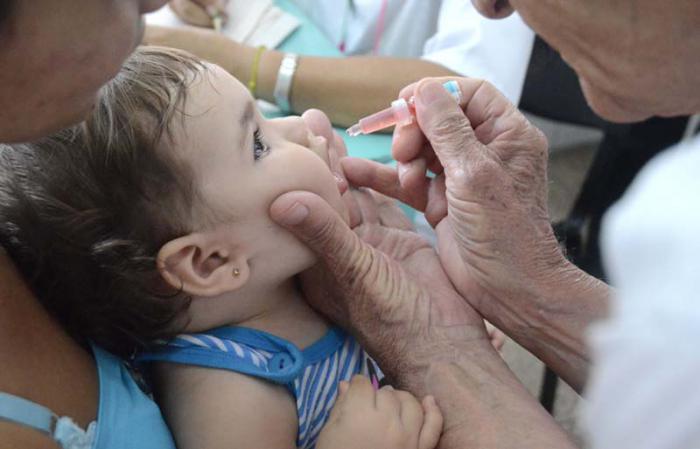 Cuba en Campaña de Vacunación Antipoliomielítica