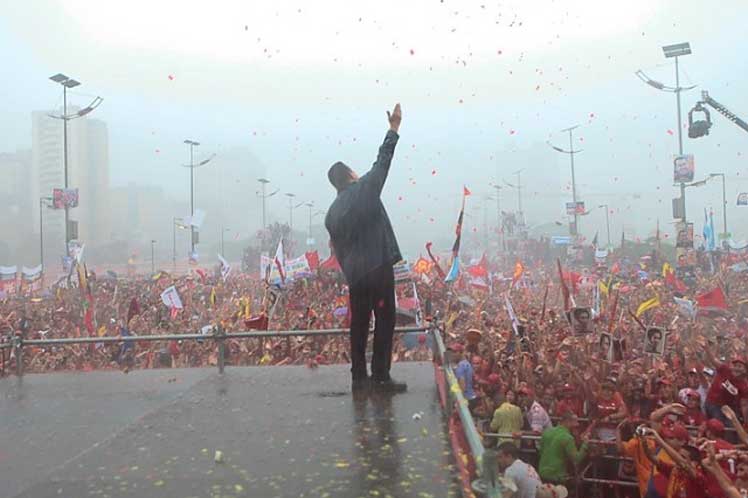 El Comandante Chávez junto al pueblo venezolano