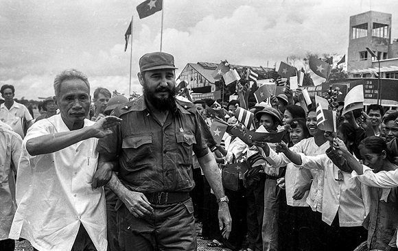 Fidel fue el primer mandatario extranjero en visitar los territorios liberados de Vietnam del Sur. Foto: Archivo de PL.