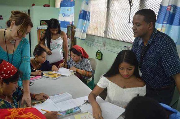 Más de 72 mil panameños han sido alfabetizados gracias al “Yo sí puedo”. Foto: Prensa Latina.