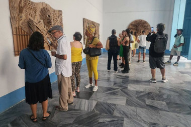 Andrés Bazabe expone Tramas de Redención en La Habana