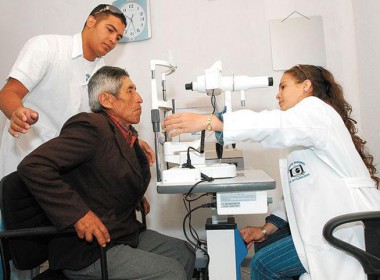 Desmiente ministro de Salud de Cuba a golpistas bolivianos