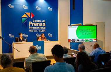 Anteproyecto de Ley de Prioridad, Posesión y Uso de la tierra. Foto: Enrique González (Enro)/ Cubadebate.