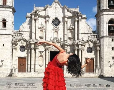 Danza sobre adoquines en festival callejero de Cuba