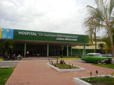 Hospitales atienden heridos en accidente masivo
