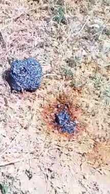 Según los testigos, el material tiene aspecto de roca volcánica o chatarra metálica
