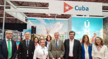Presidente de Galicia se interesa por Cuba en feria turística
